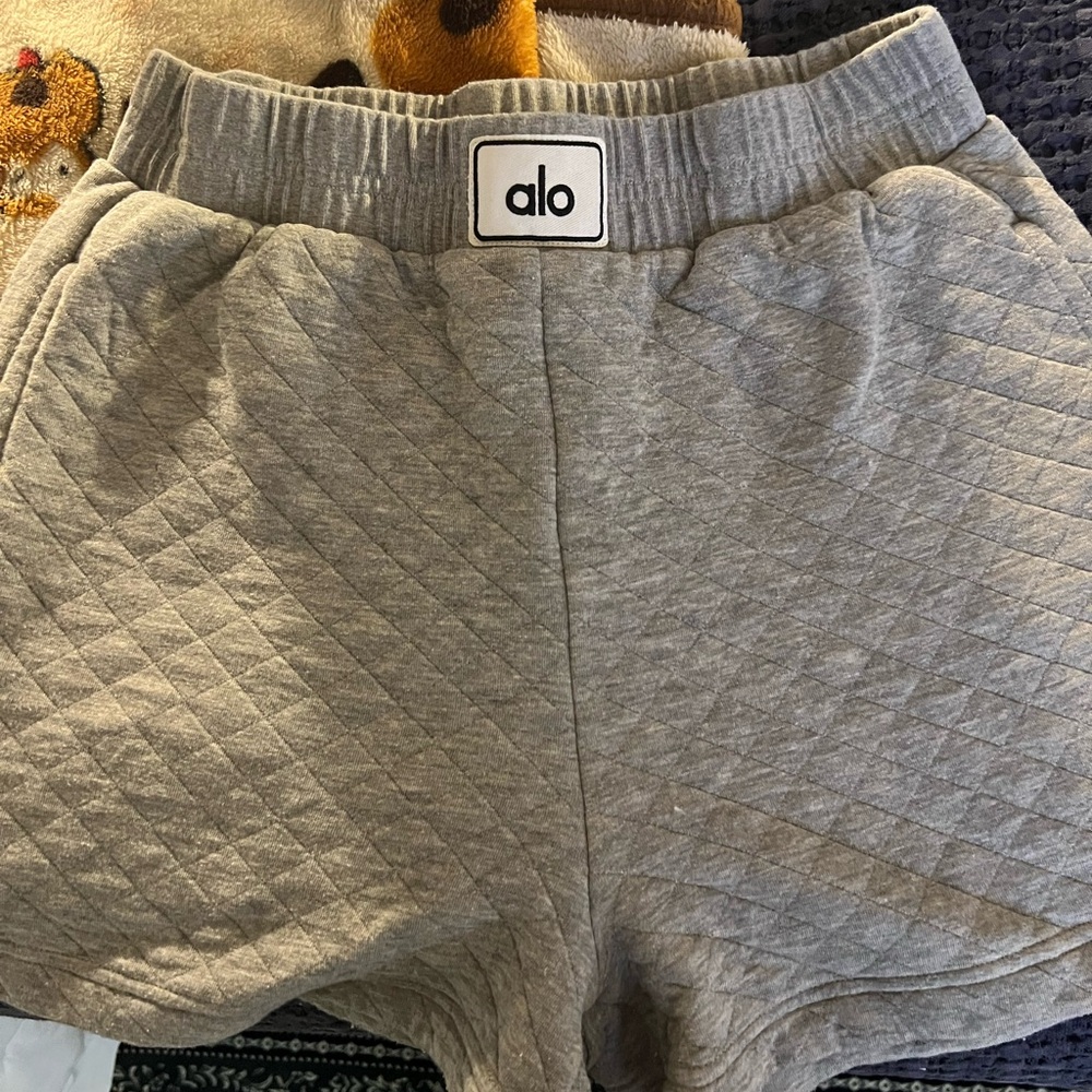 ALO Yoga Quilted Light Gray Women's Shorts